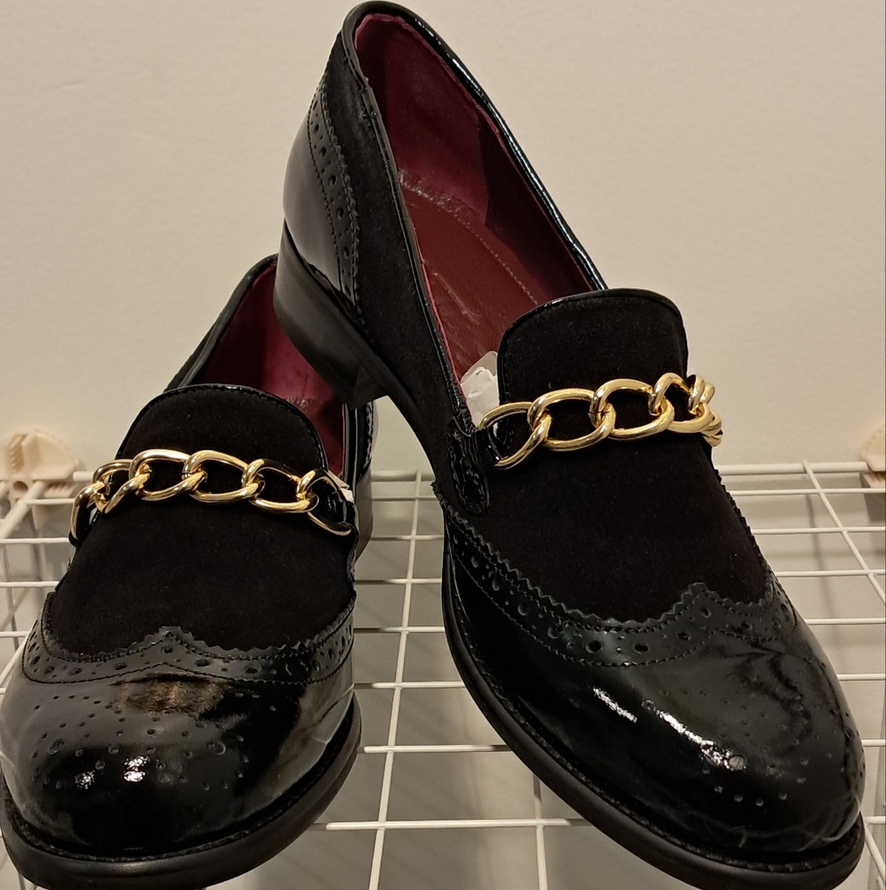 Girotti Classic Women's Black Patent & Suede Loafers with Gold Chain | Size 42